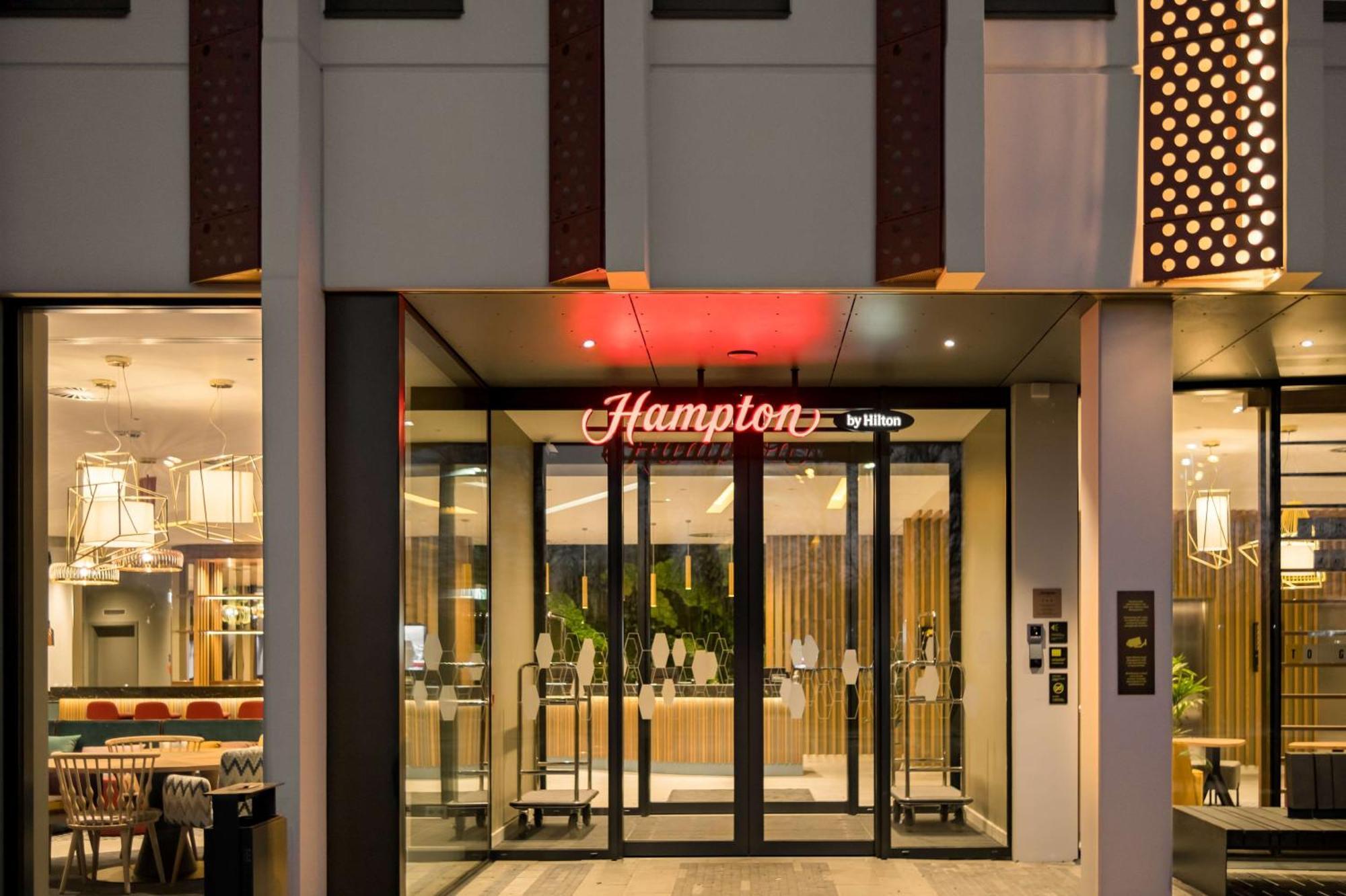 Готель Hampton By Hilton Riga Airport Екстер'єр фото